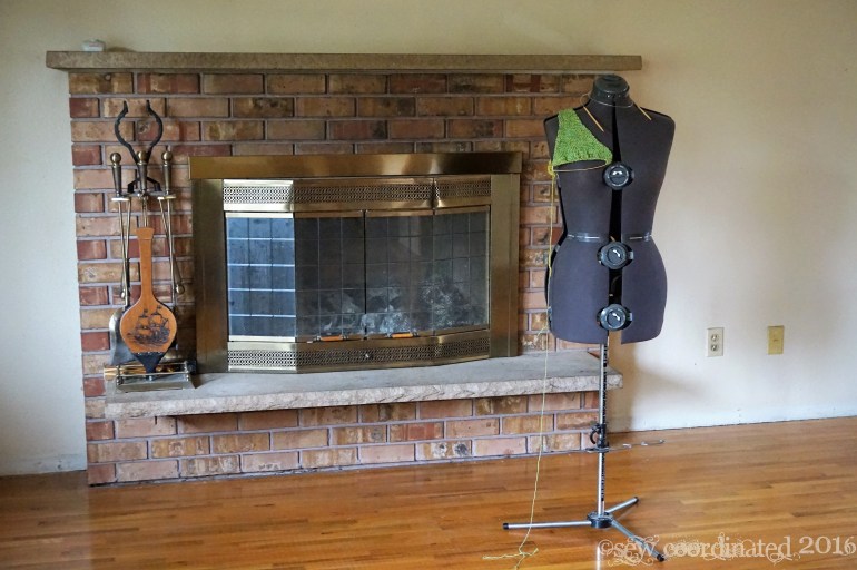 Mannequin w knitting